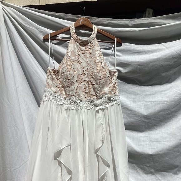 Jodi Kristopher tan and off white lace formal dress, size 15 - Picture 4 of 10